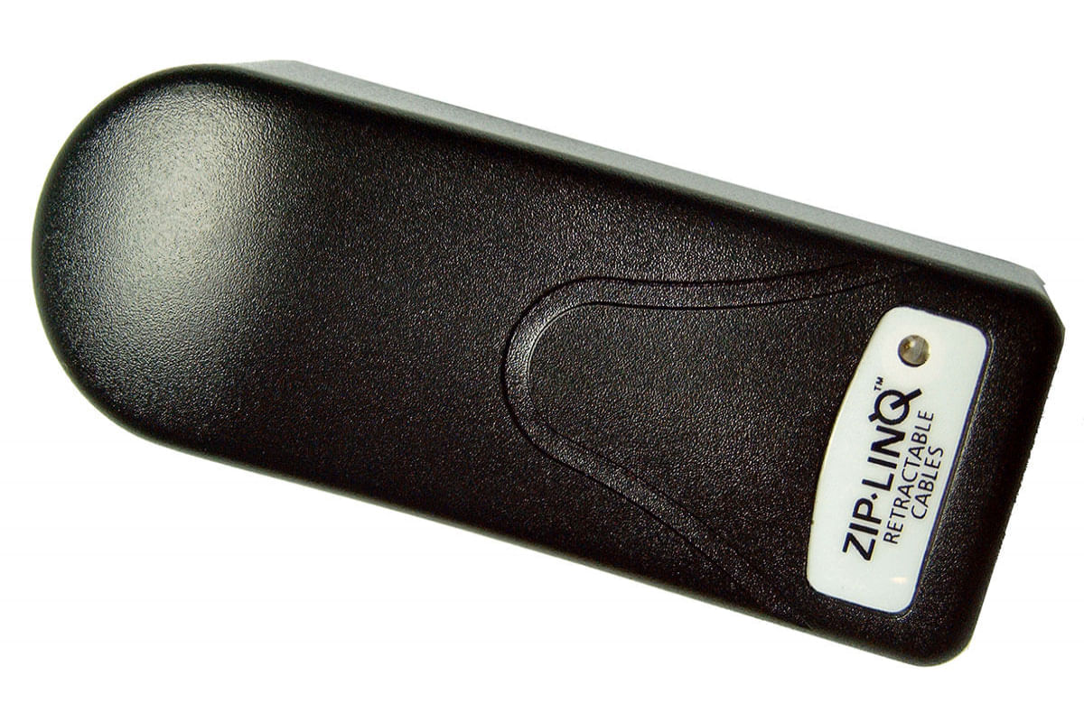 Adaptador Bivolt com saída USB para PDAs, câmeras digitais, etc.