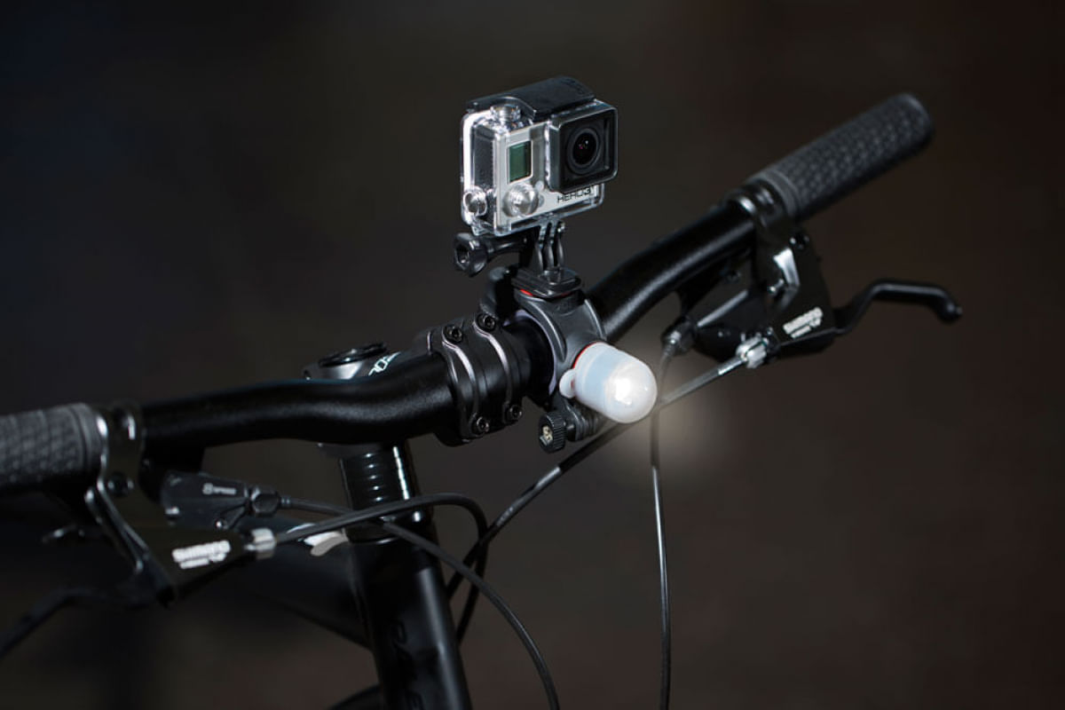 Suporte para câmera de ação e sinalização para Bike